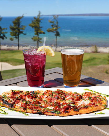 Flatbread and drinks, The Links Grille patio