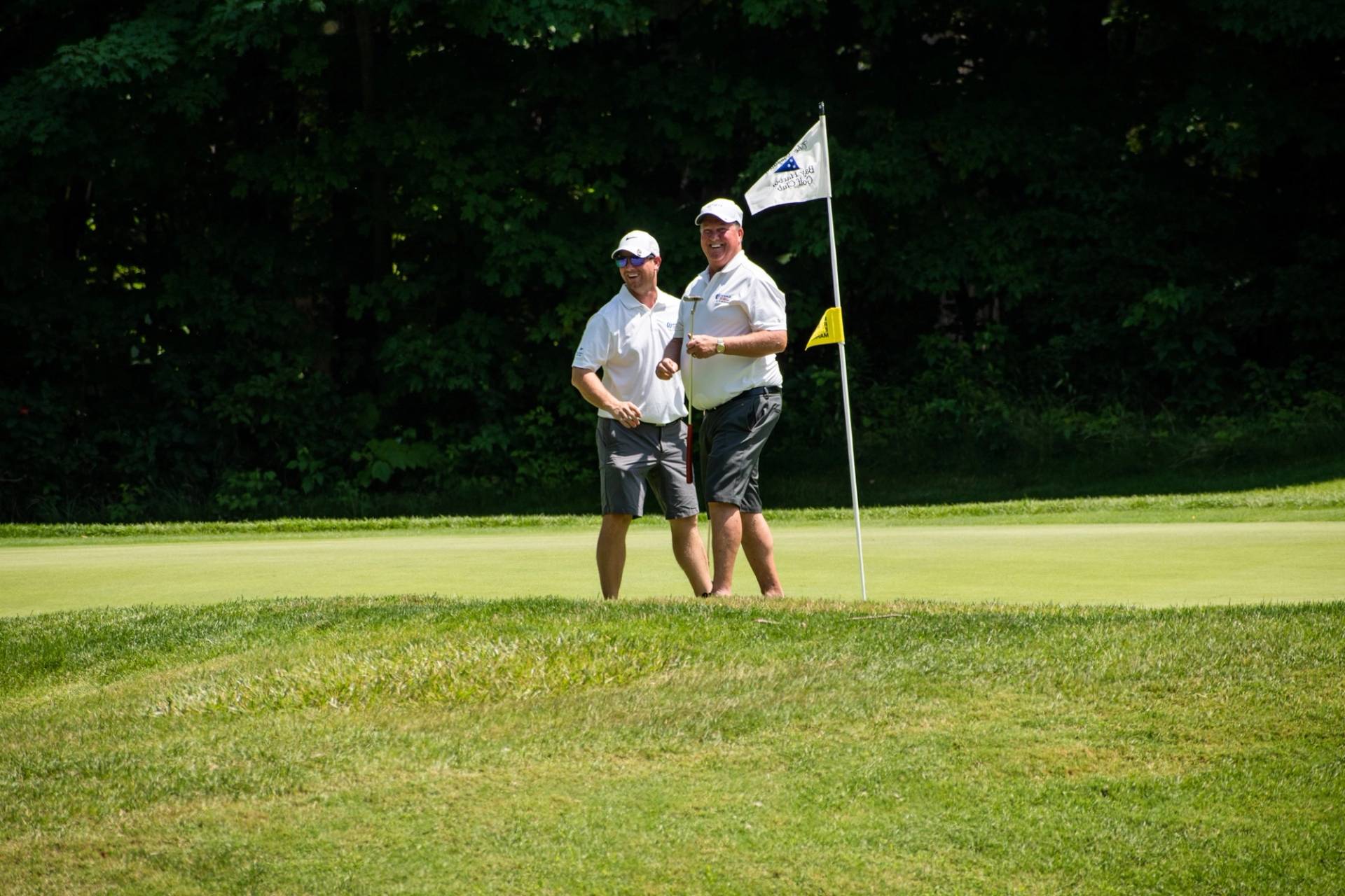 guy golfers on green