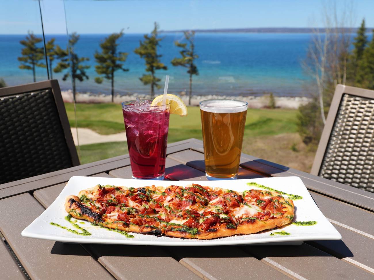 Food and drinks on The Links Grille terrace