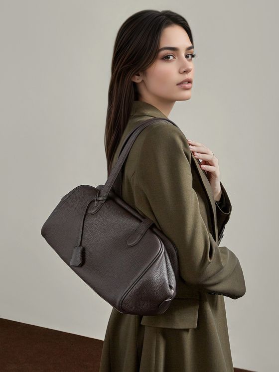 Elova Handcrafted Genuine Leather Tote Bag in Black - E807