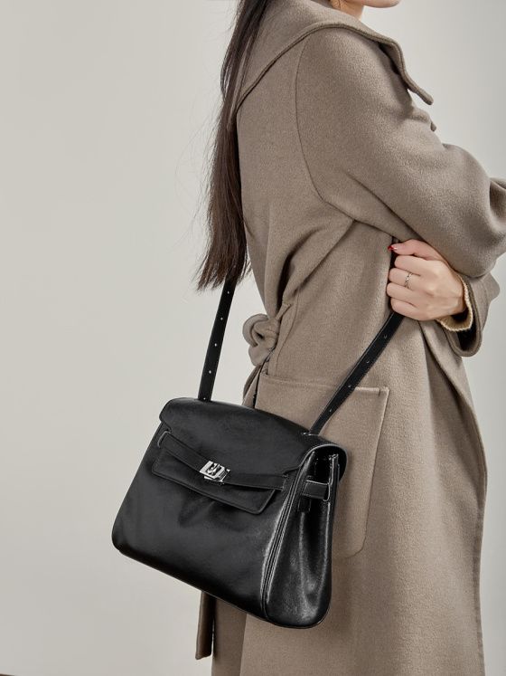 Elova Handcrafted Genuine Leather Crossbody Bag in Black - E800 view 8