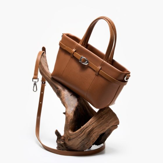 Elova Handcrafted Genuine Leather Crossbody Bag in Black - E552 view 7