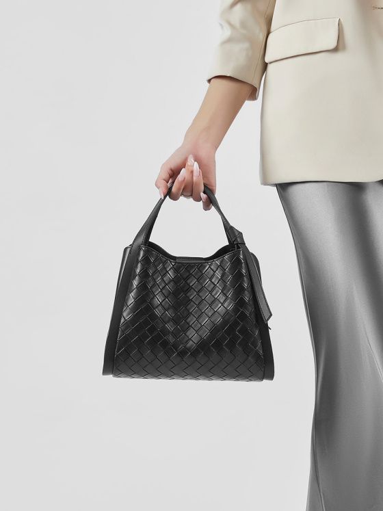 Elova Handcrafted Genuine Leather Crossbody Bag in Black - E464 view 4