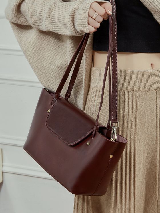 Elova Handcrafted Genuine Leather Crossbody Bag in Black - E761 view 4