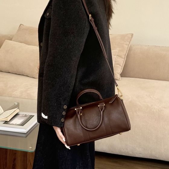 Elova Handcrafted Genuine Leather Crossbody Bag in Black - E515 view 6