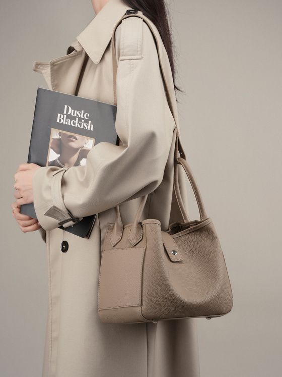 Elova Handcrafted Genuine Leather Bag in Black - E287