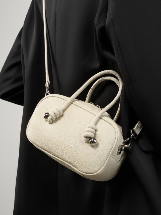 Elova Handcrafted Genuine Leather Crossbody Bag in Black - E423 view 4