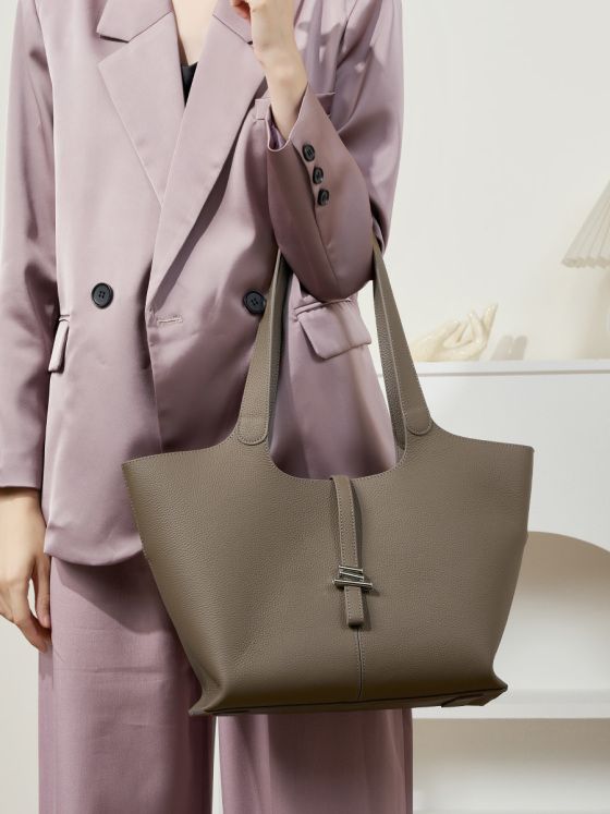 Elova Handcrafted Genuine Leather Tote Bag in Black - E424 view 3