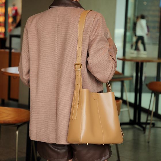 Elova Handcrafted Genuine Leather Crossbody Bag in Black - E192 view 5