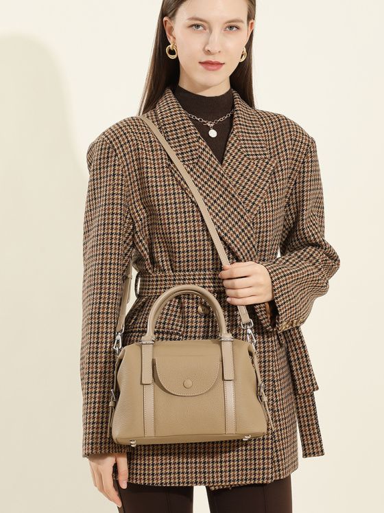 Elova Handcrafted Genuine Leather Bag in Black - E585