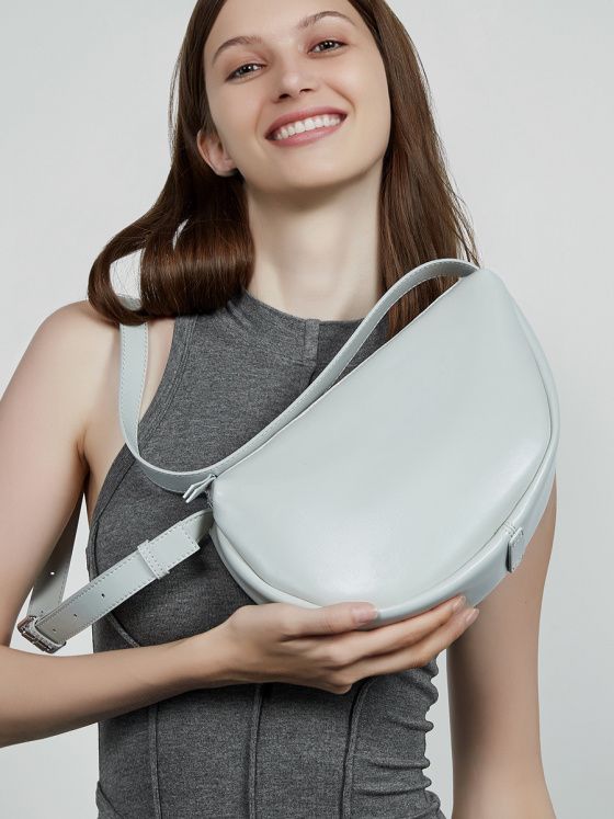 Elova Handcrafted Genuine Leather Crossbody Bag in Black - E657