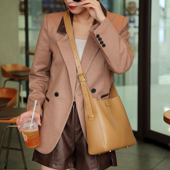 Elova Handcrafted Genuine Leather Crossbody Bag in Black - E192 view 3