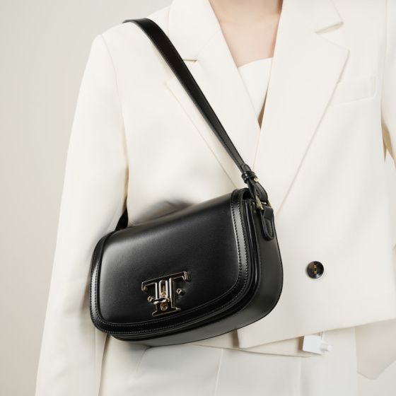 Elova Handcrafted Genuine Leather Crossbody Bag in Black - E455