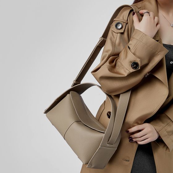 Elova Handcrafted Genuine Leather Crossbody Bag in Black - E525 view 3