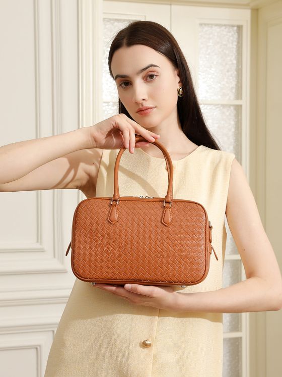 Elova Handcrafted Genuine Leather Crossbody Bag in Black - E673 view 3