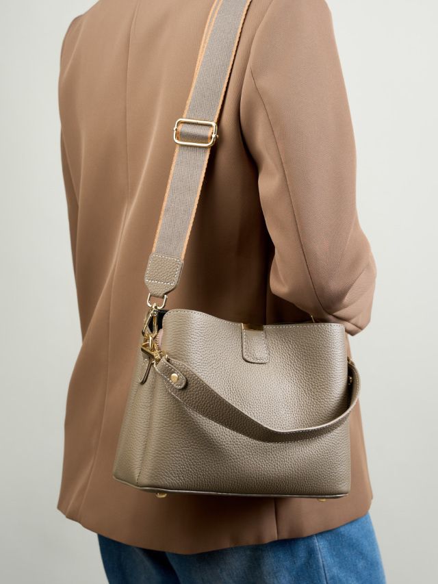 Elova Handcrafted Genuine Leather Crossbody Bag in Black - E618 view 7