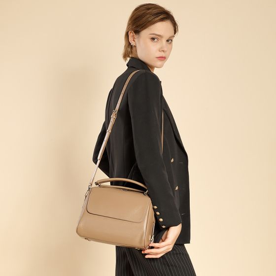 Elova Handcrafted Genuine Leather Crossbody Bag in Black - E497 view 2