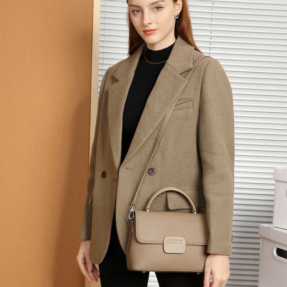 Elova Handcrafted Genuine Leather Crossbody Bag in Black - E532