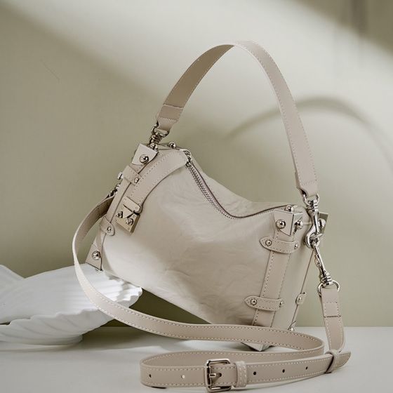 Elova Handcrafted Genuine Leather Crossbody Bag in Black - E398