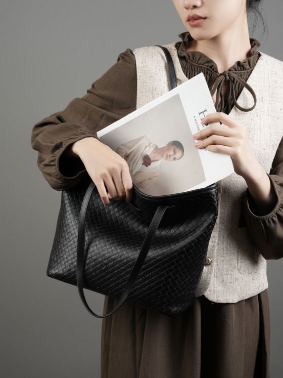 Elova Handcrafted Genuine Leather Tote Bag in Black - E448 view 2