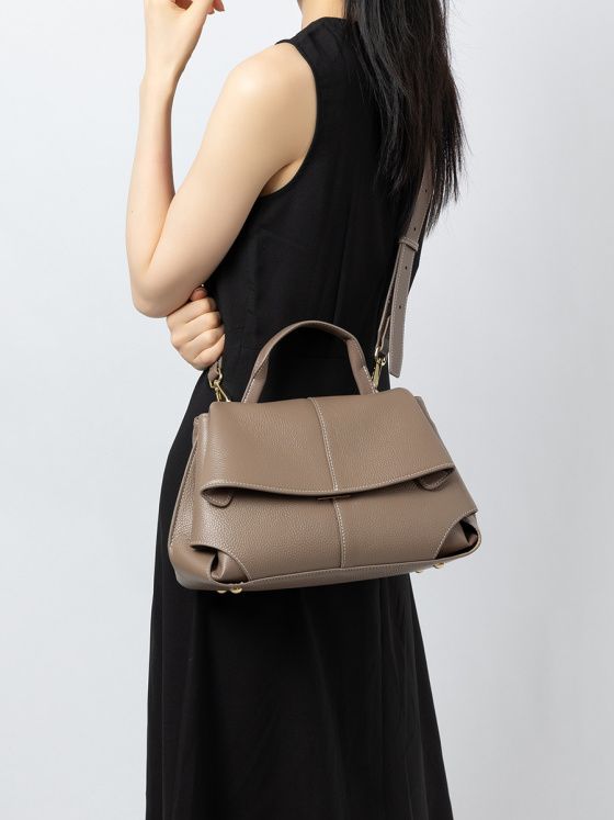 Elova Handcrafted Genuine Leather Crossbody Bag in Black - E698 view 3