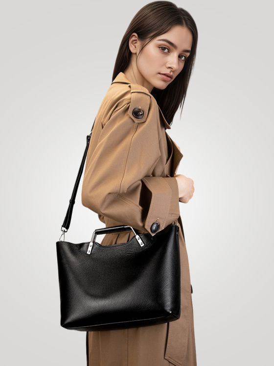 Elova Handcrafted Genuine Leather Crossbody Bag in Black - E747