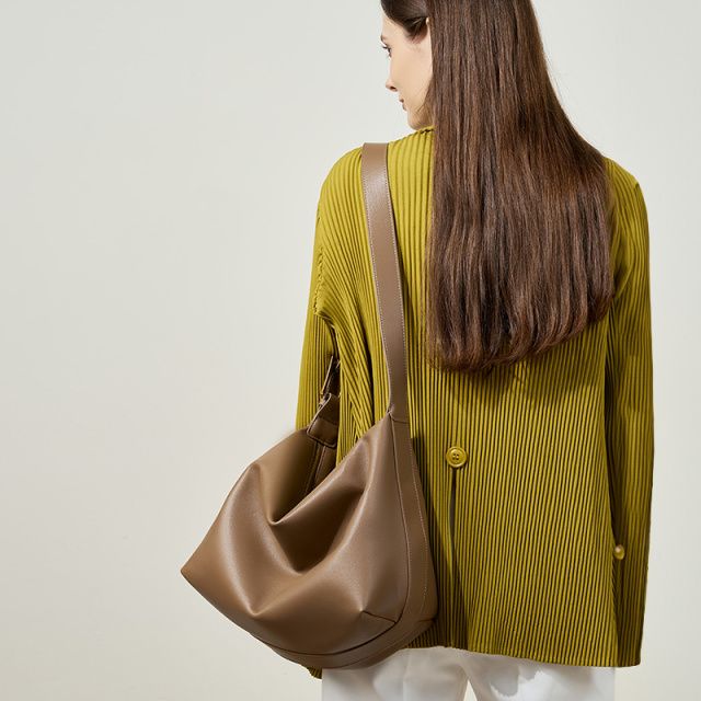 Elova Handcrafted Genuine Leather Tote Bag in Black - E418 view 7