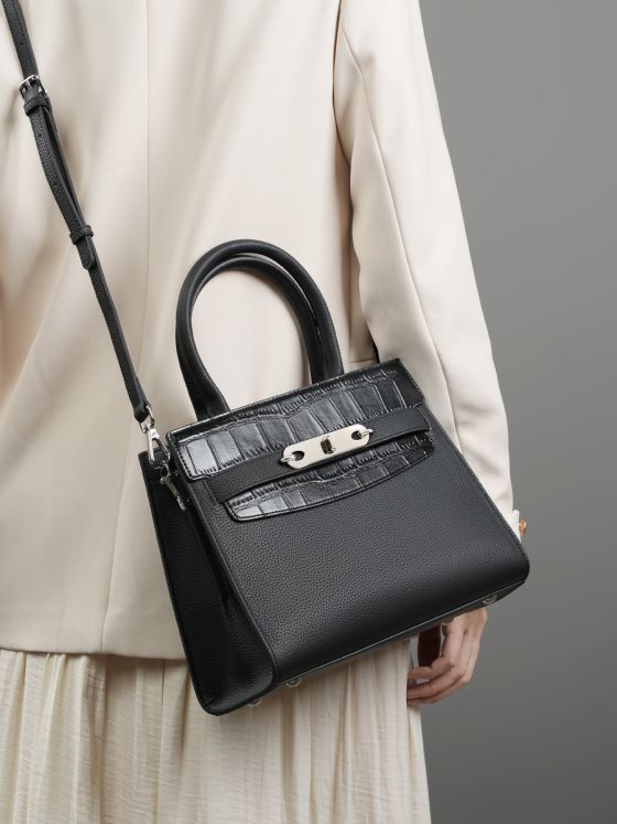 Elova Handcrafted Genuine Leather Crossbody Bag in Black - E444 view 2