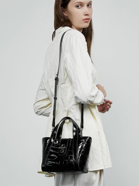 Elova Handcrafted Genuine Leather Tote Bag in Black - E647 view 6