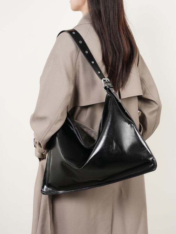 Elova Handcrafted Genuine Leather Crossbody Bag in Black - E263