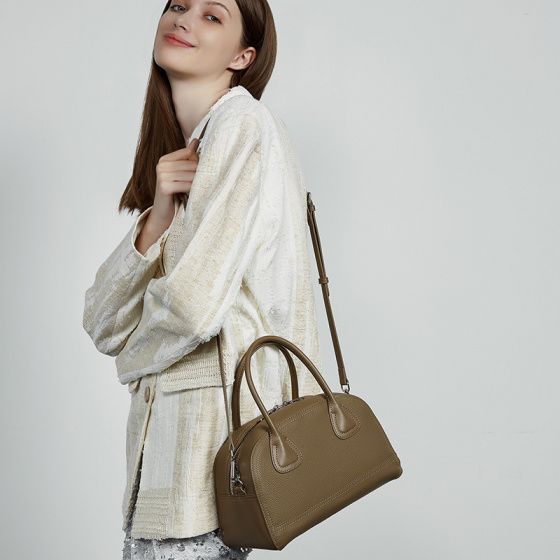 Elova Handcrafted Genuine Leather Crossbody Bag in Black - E660 view 4