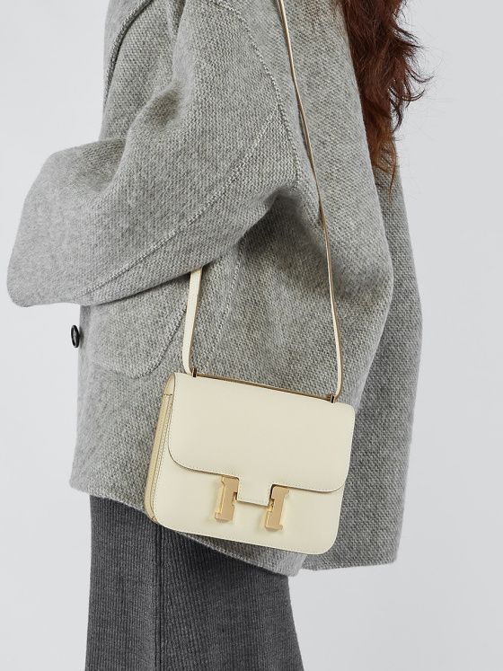 Elova Handcrafted Genuine Leather H2024 Crossbody Bag in Black - E488