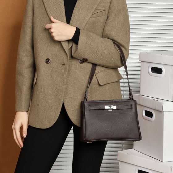 Elova Handcrafted Genuine Leather Crossbody Bag in Black - E534