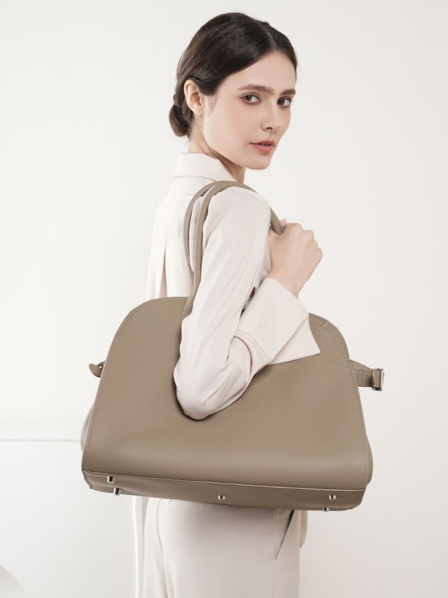 Elova Handcrafted Genuine Leather Tote Bag in Black - E567 view 8