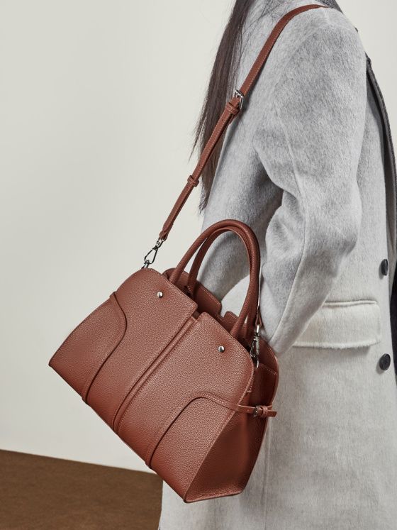 Elova Handcrafted Genuine Leather Crossbody Bag in Black - E806 view 2