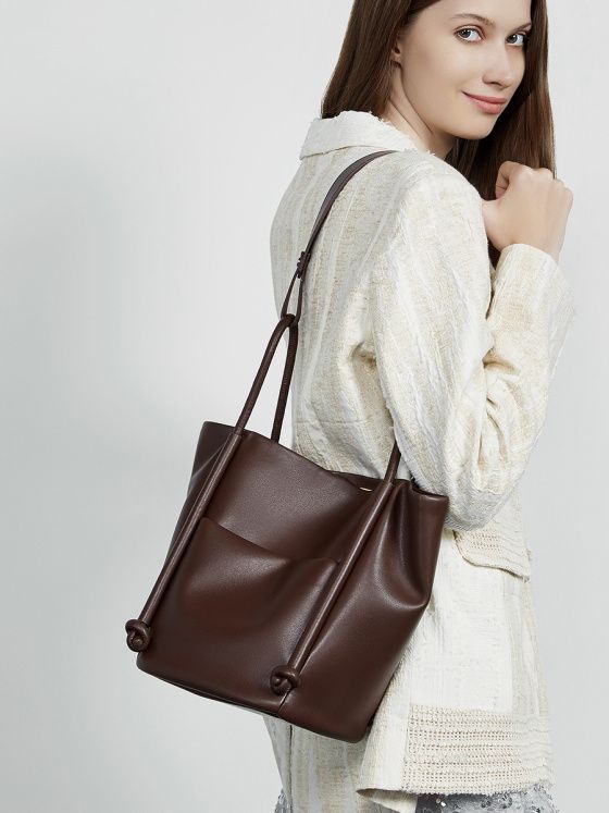 Elova Handcrafted Genuine Leather Tote Bag in Black - E770