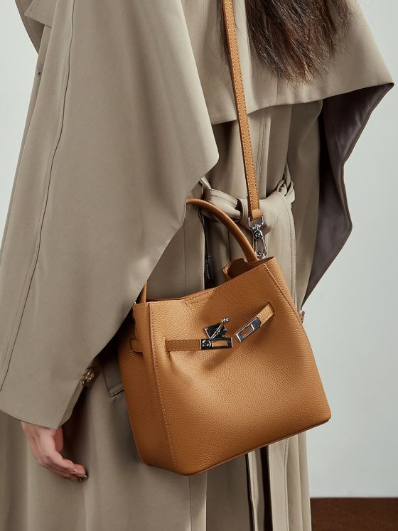 Elova Handcrafted Genuine Leather Crossbody Bag in Black - E781 view 5