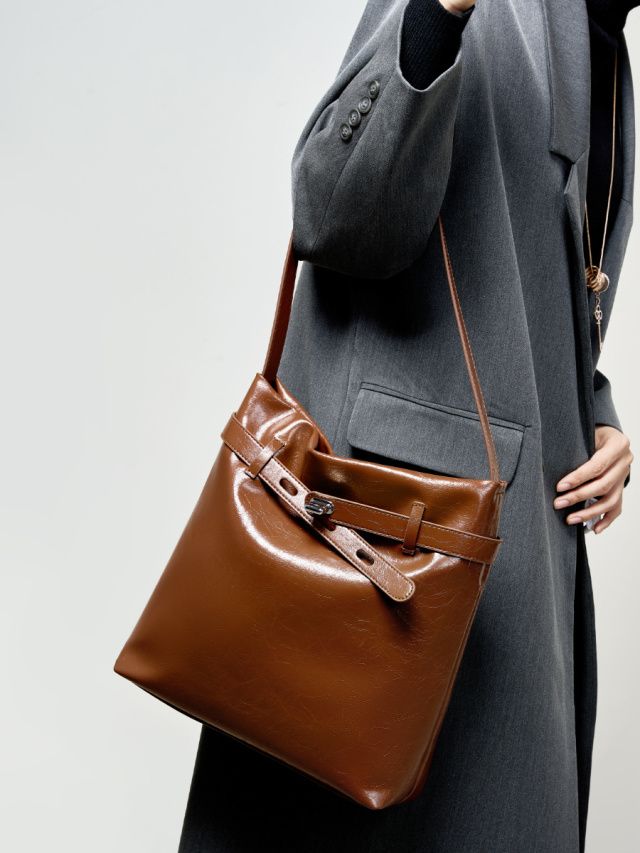 Elova Handcrafted Genuine Leather Tote Bag in Black - E550 view 8