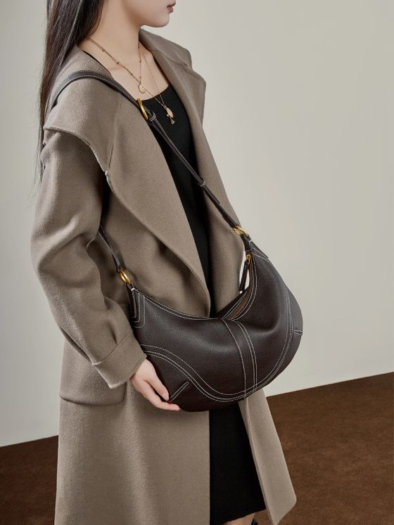 Elova Handcrafted Genuine Leather Shoulder Bag in Black - E804 view 4