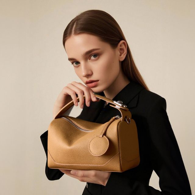 Elova Handcrafted Genuine Leather Crossbody Bag in Black - E583 view 8