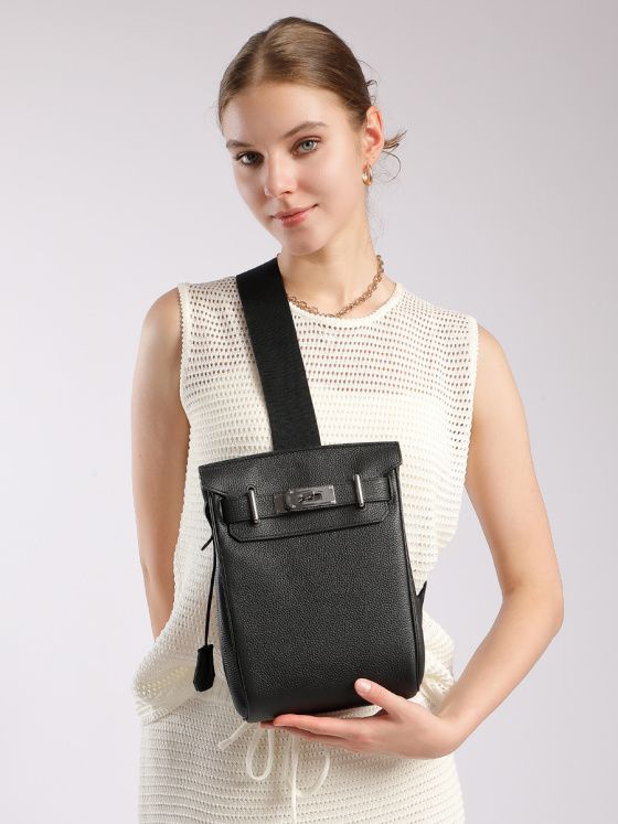 Elova Handcrafted Genuine Leather Togo Crossbody Bag in Black - E708