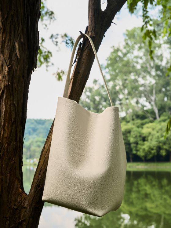 Elova Handcrafted Genuine Leather Tote Bag in Black - E462 view 7