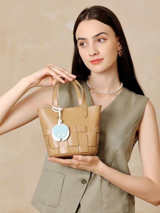 Elova Handcrafted Genuine Leather Crossbody Bag in Black - E672 view 2