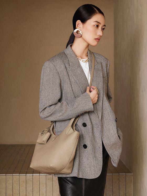 Elova Handcrafted Genuine Leather Crossbody Bag in Black - E731 view 3