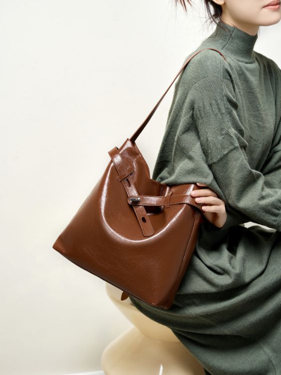 Elova Handcrafted Genuine Leather Tote Bag in Black - E550 view 5