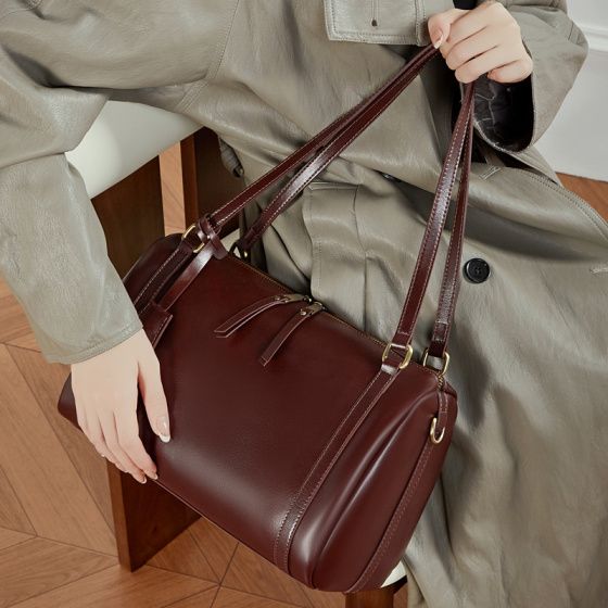 Elova Handcrafted Genuine Leather Crossbody Bag in Black - E787 view 7