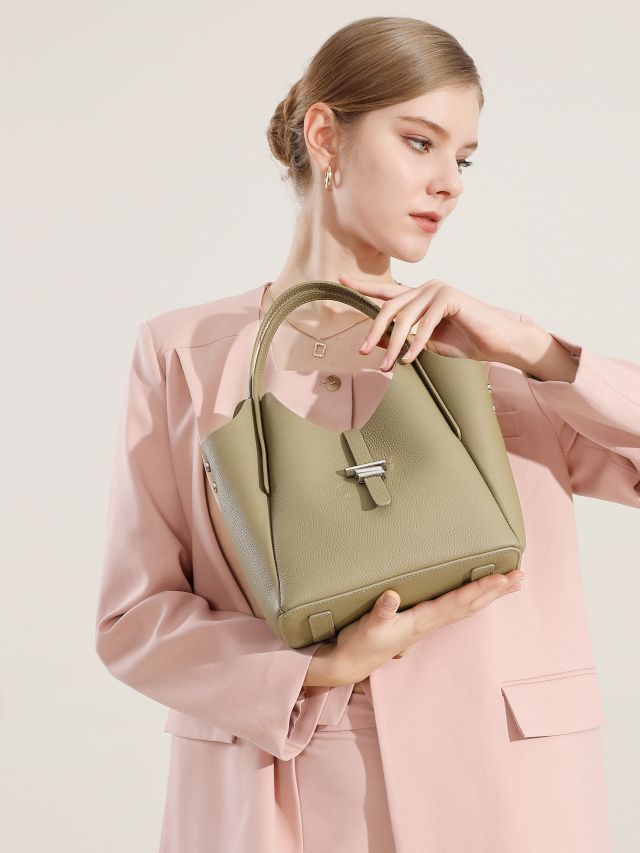 Elova Handcrafted Genuine Leather Crossbody Bag in Black - E587 view 8