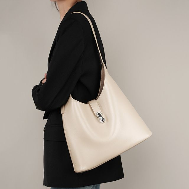 Elova Handcrafted Genuine Leather Crossbody Bag in Black - E168 view 7