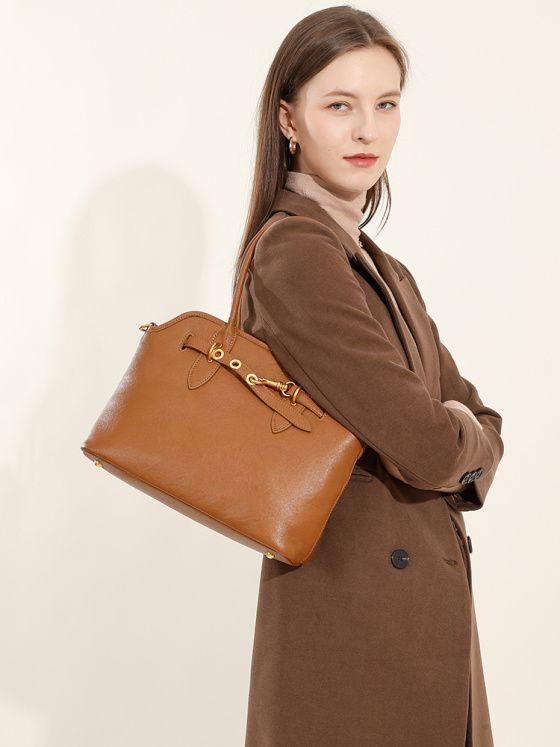 Elova Handcrafted Genuine Leather Crossbody Bag in Black - E572 view 4