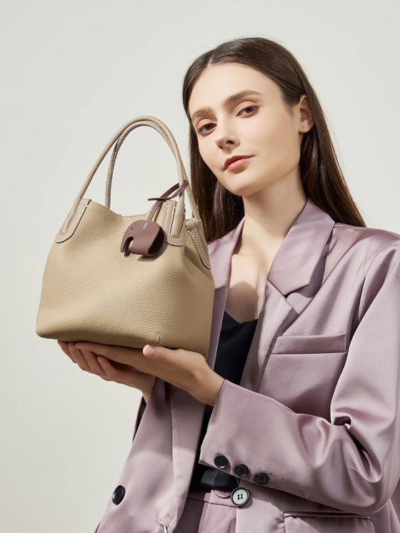 Elova Handcrafted Genuine Leather Crossbody Bag in Black - E413